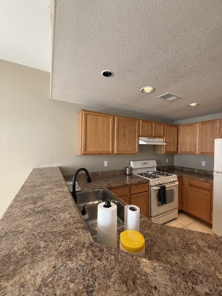 6800 Vista Del Norte Drive Northeast - 925Apt 925 #925 - Photo 5 of 11
