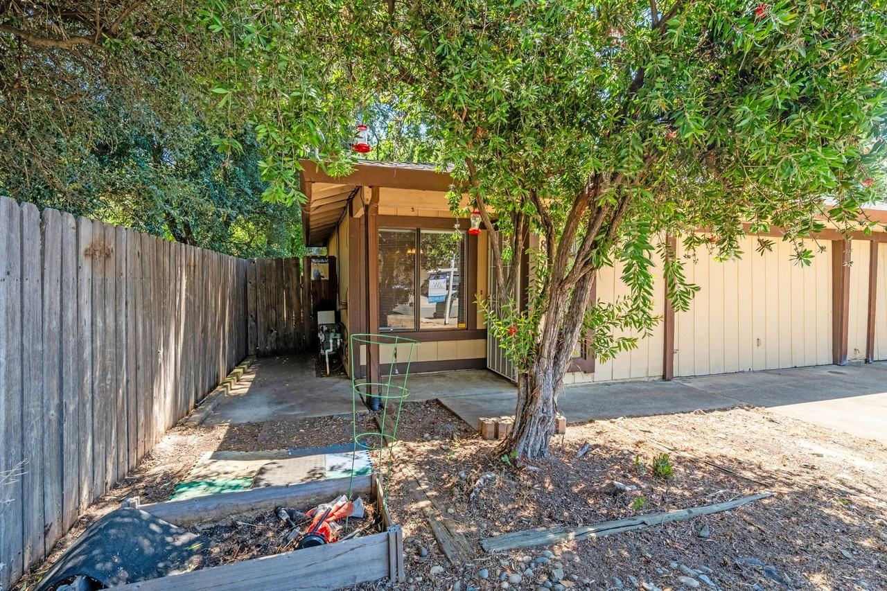 4830 Suncrest Way - Photo 3 of 35