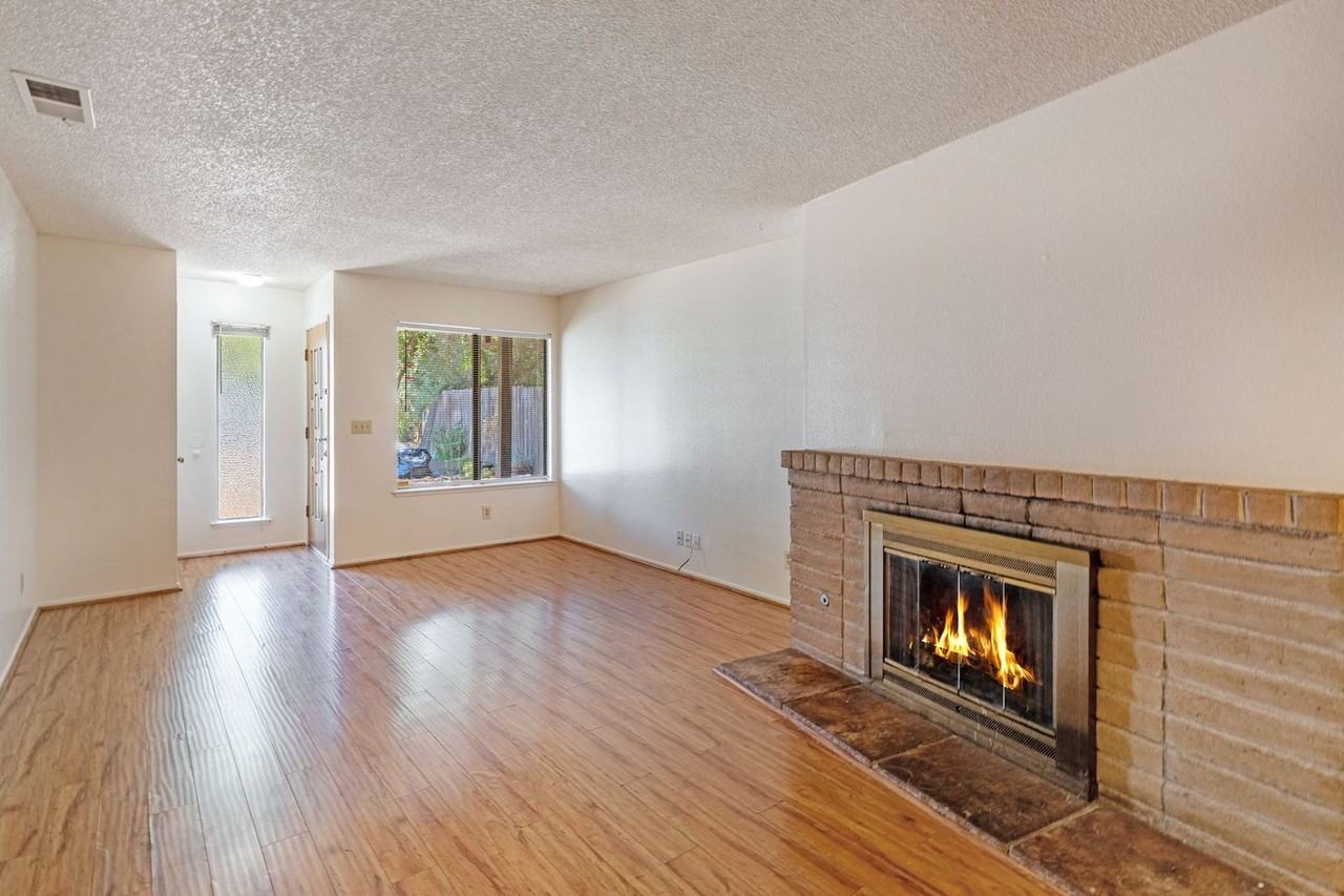4830 Suncrest Way - Photo 4 of 35
