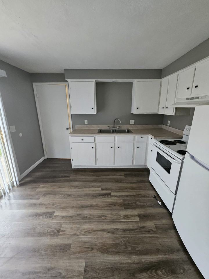 1818 E 42nd St #1818 - Photo 3 of 22