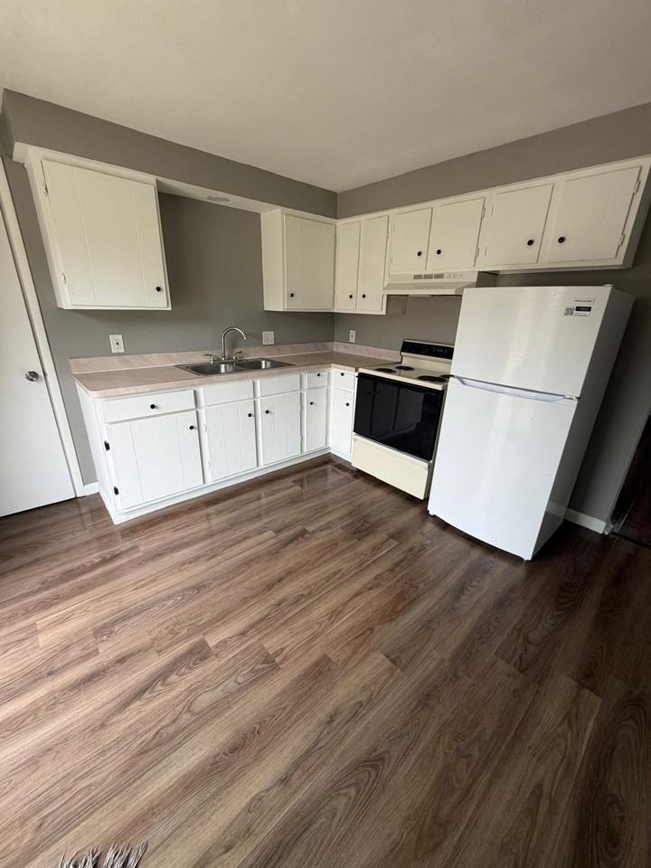 1818 E 42nd St #1818 - Photo 4 of 22