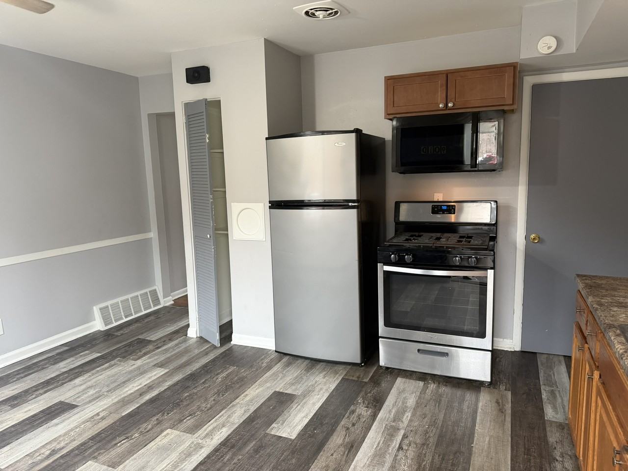 901 N Meadows Ct #D - Photo 2 of 30