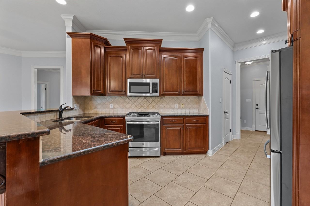 495 Half Moon Ln #1 - Photo 5 of 28