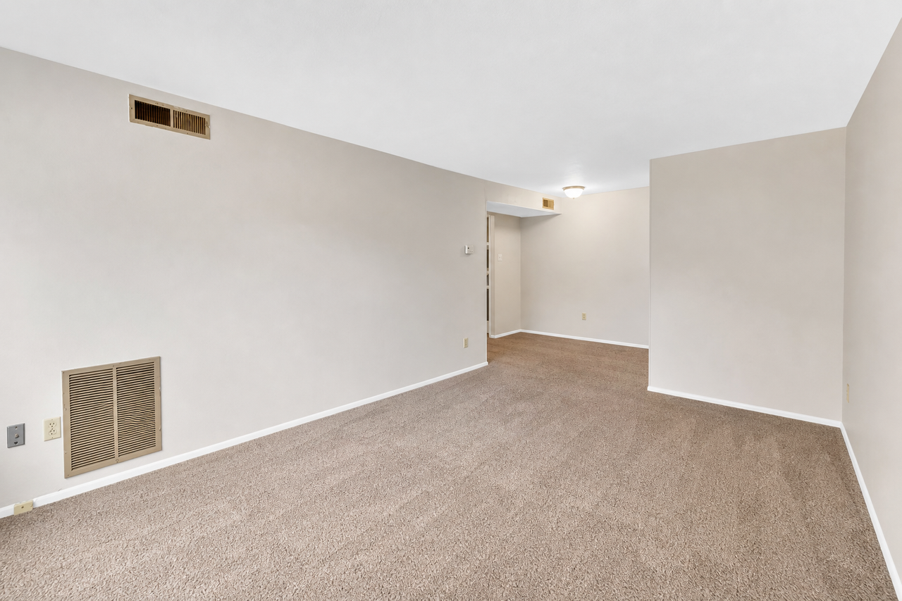 5527 ELLSWORTH AVENUEAPT 305 #305 - Photo 3 of 9