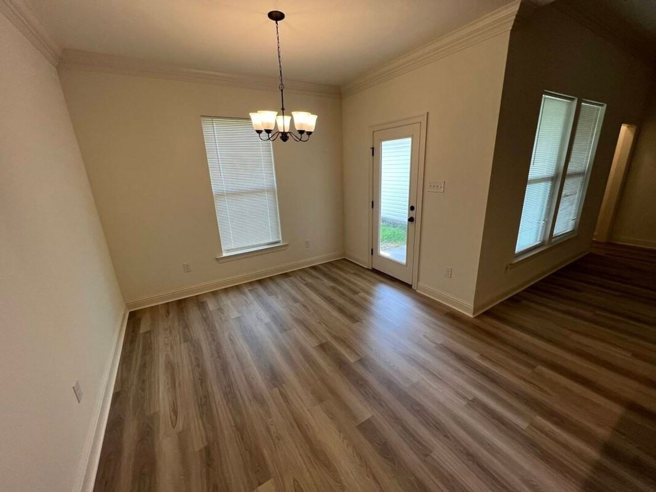 7108 Kenilworth Crossing Ave - Photo 7 of 43