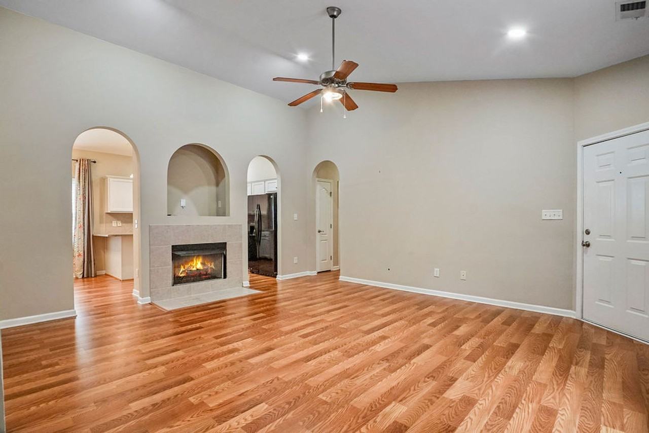 5209 Cottage Cir - Photo 3 of 21