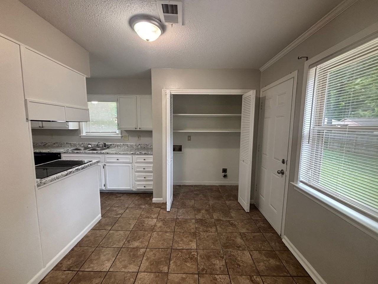 3132 Rosebay Ln