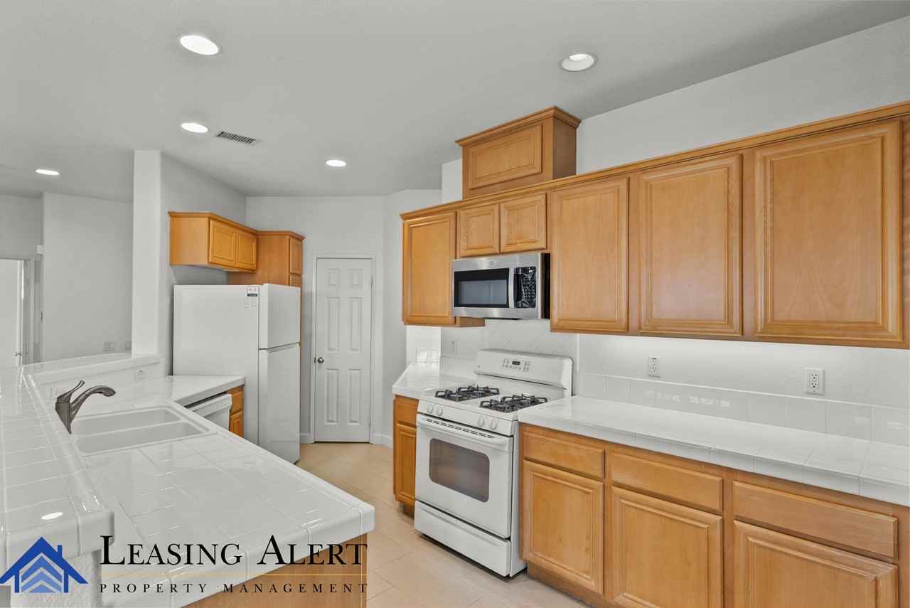 24320 Lorenzo Ln #1 - Photo 7 of 22