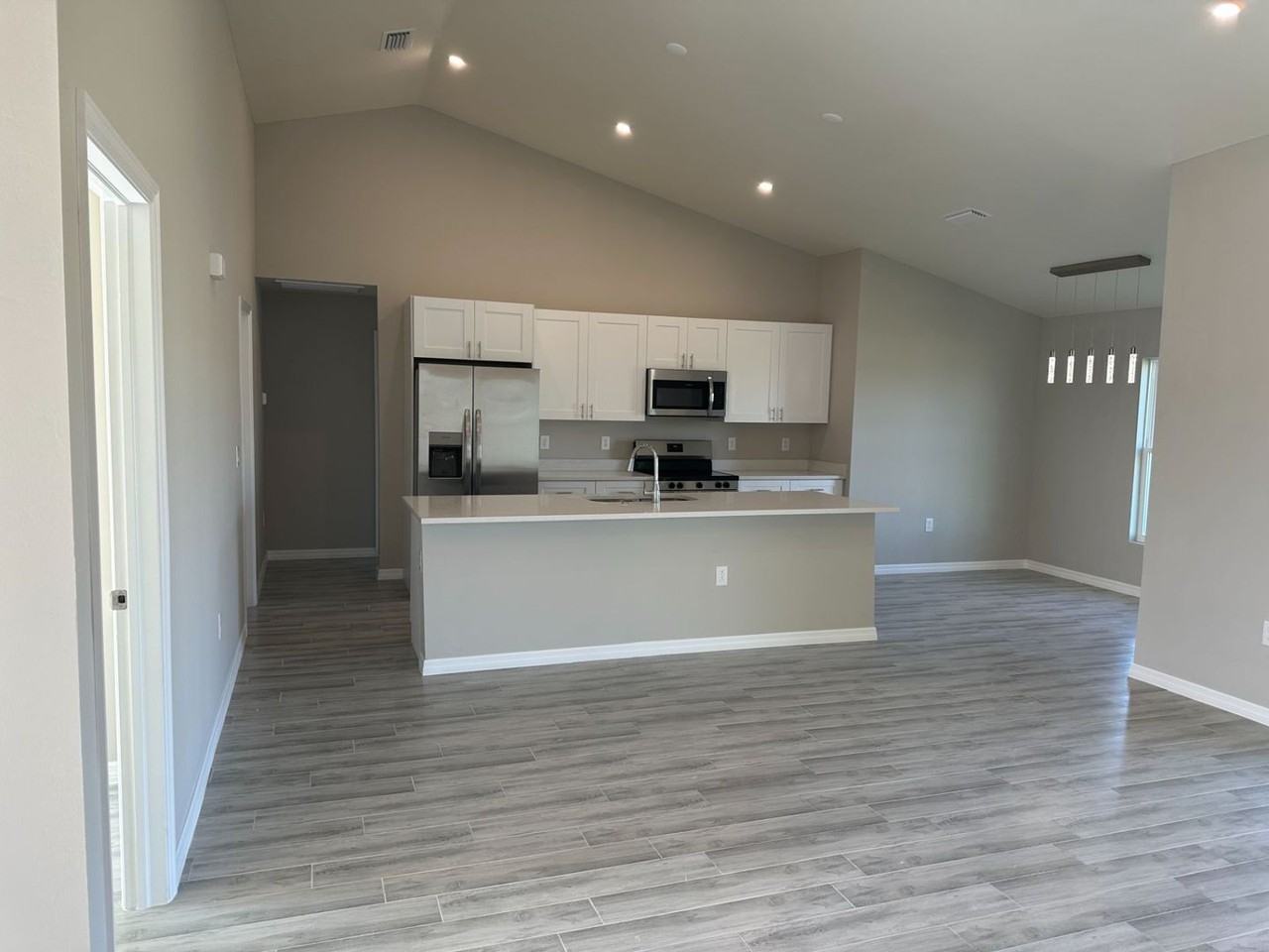 921 Nw 16th Ter - Photo 4 of 10