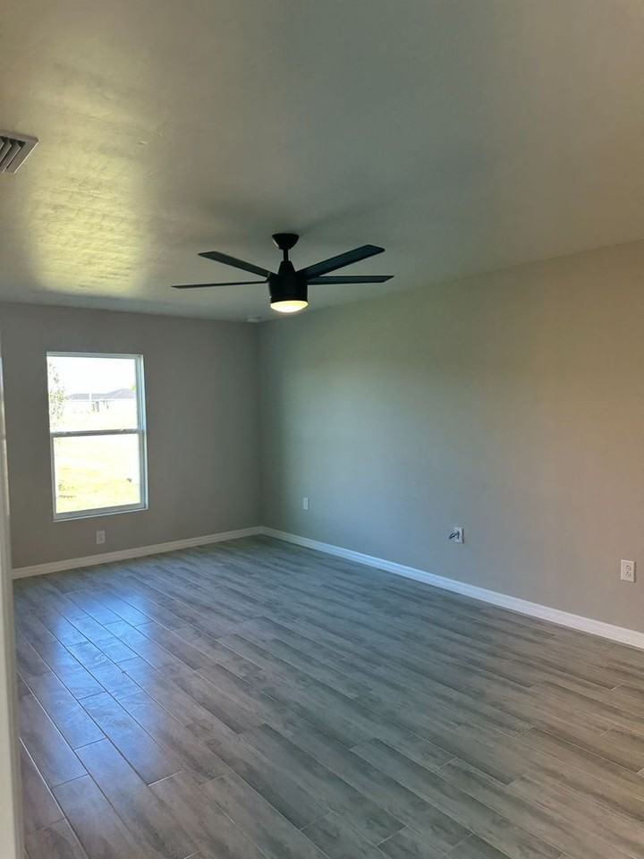 921 Nw 16th Ter - Photo 6 of 10