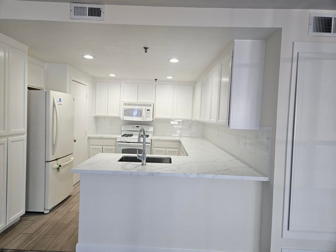 1813 Ipswich Ln - Photo 2 of 5