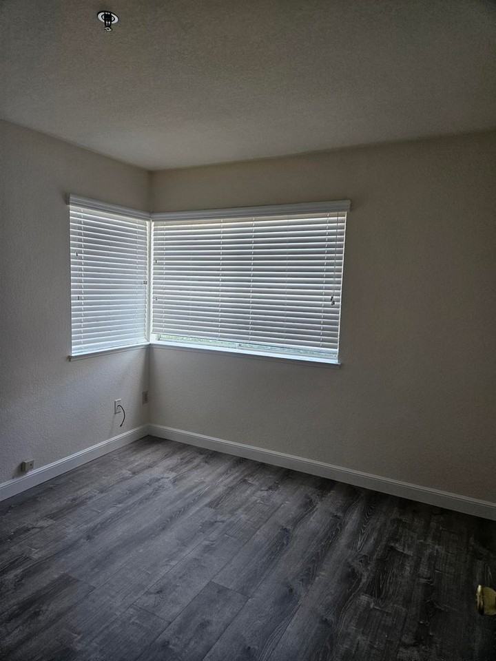 1813 Ipswich Ln - Photo 4 of 5