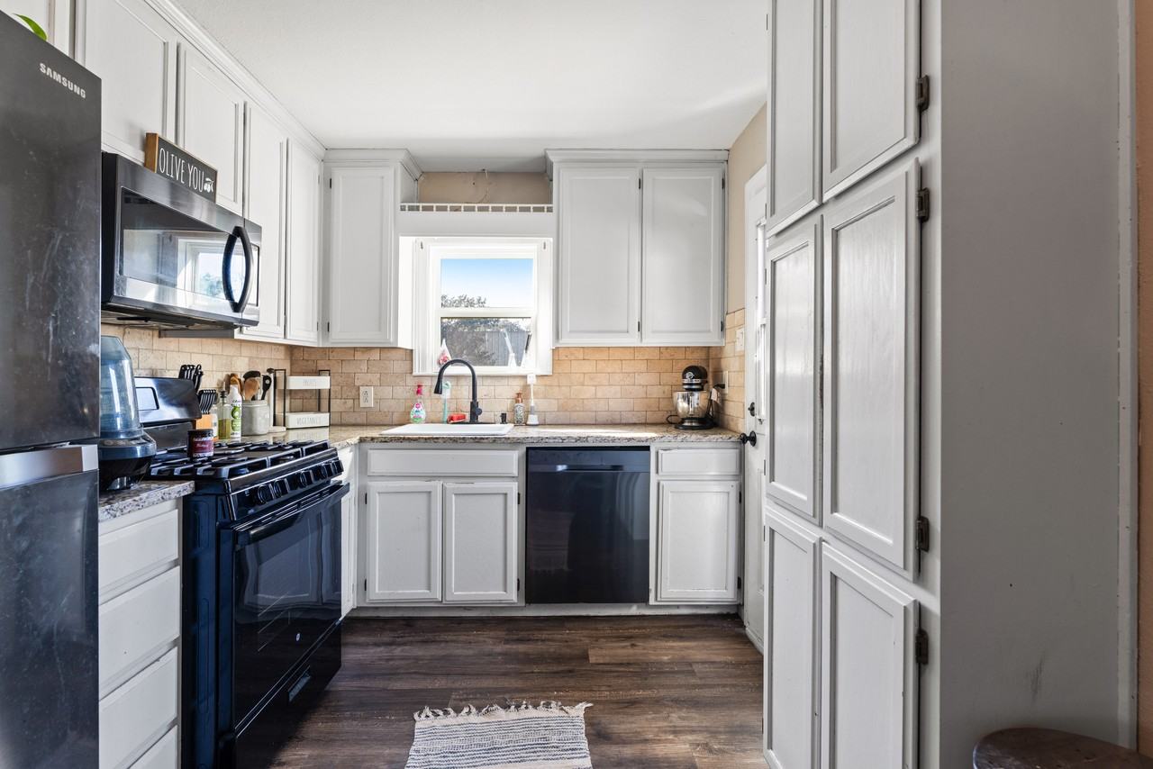 1008 Pierce St #1 - Photo 4 of 10