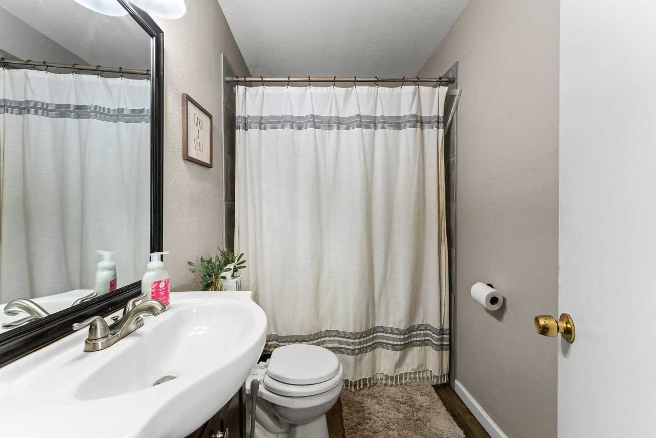 1008 Pierce St #1 - Photo 7 of 10