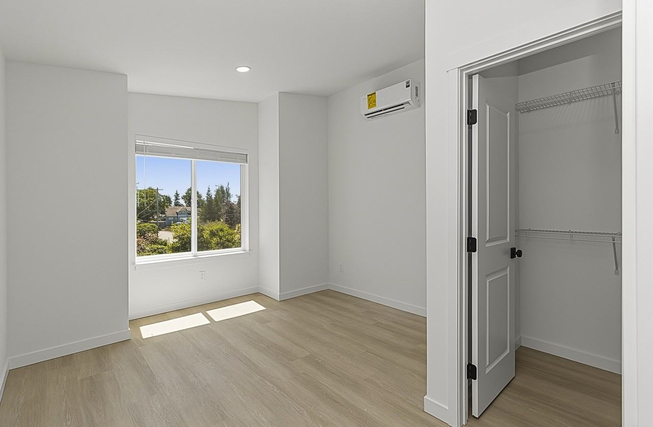 27523 102nd Ave Nw #B - Photo 4 of 33