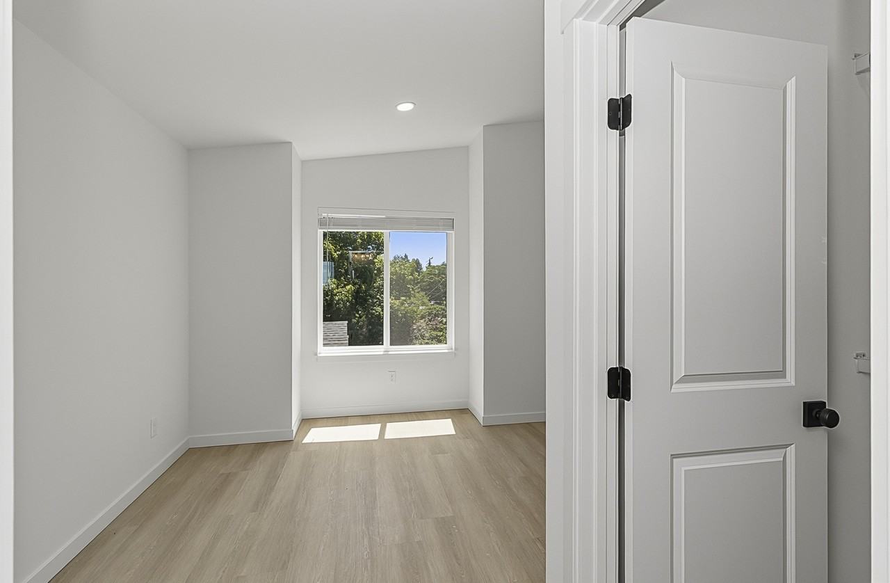 27523 102nd Ave Nw #B - Photo 7 of 33
