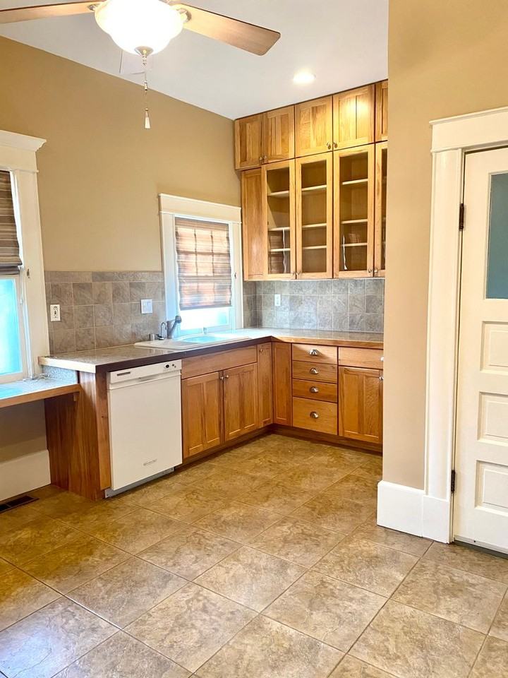 2530 O St - Photo 2 of 20