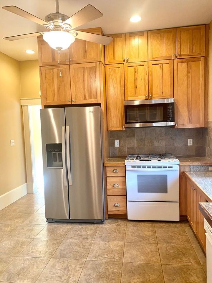 2530 O St - Photo 3 of 20