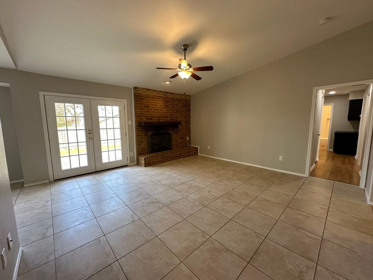 12101 Scissortail Dr - Photo 3 of 34