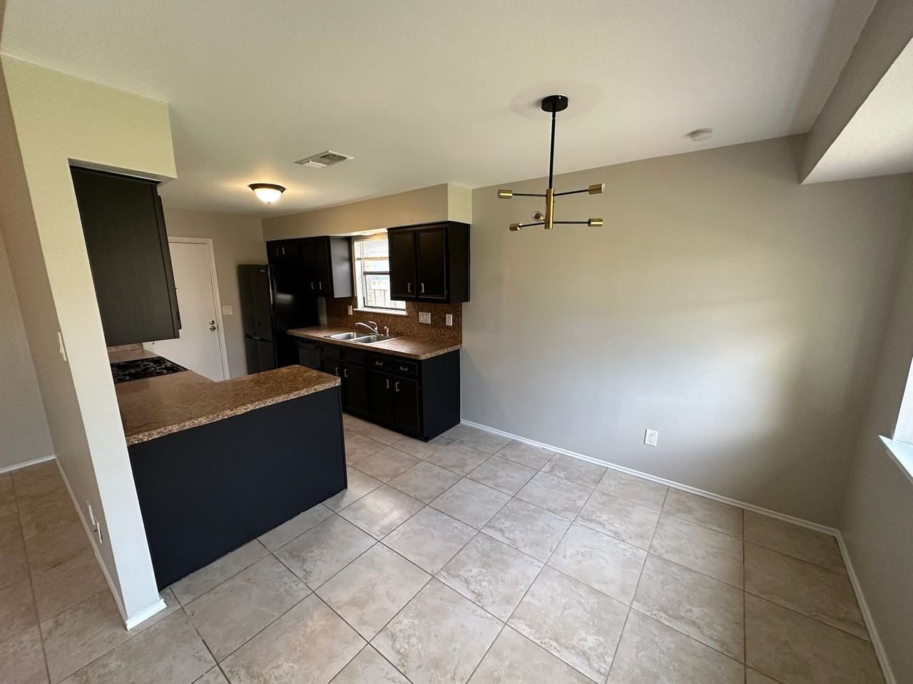 12101 Scissortail Dr - Photo 5 of 34