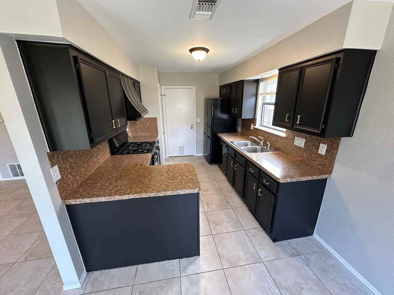 12101 Scissortail Dr - Photo 6 of 34