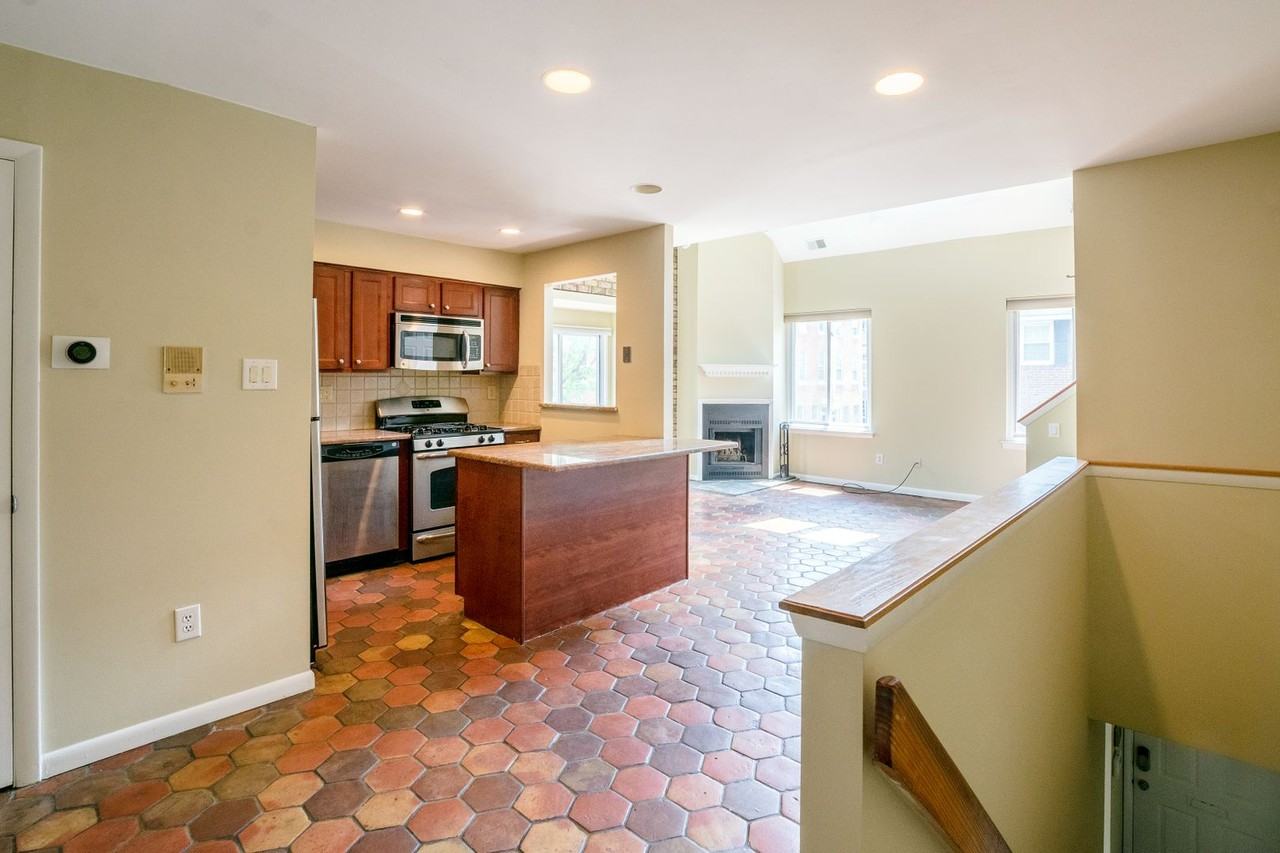 801 Addison St #B - Photo 7 of 33