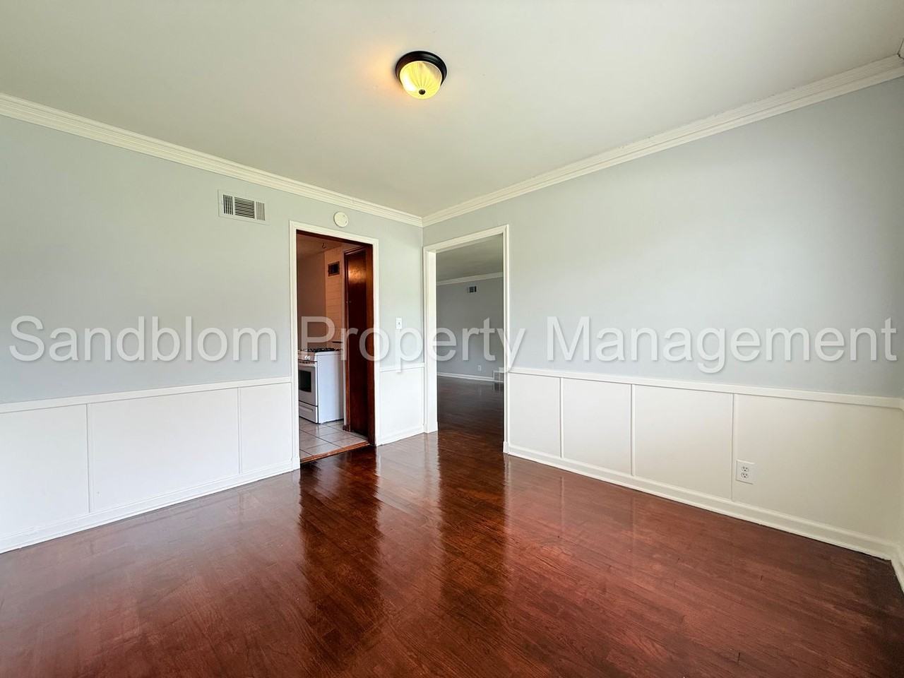 4417 E 26th St - Photo 6 of 15