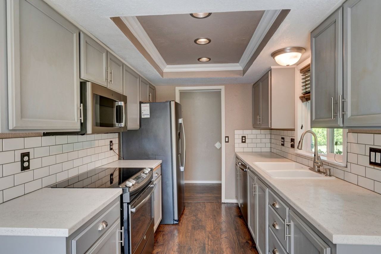 899 Sw 13th Ave - Photo 2 of 36