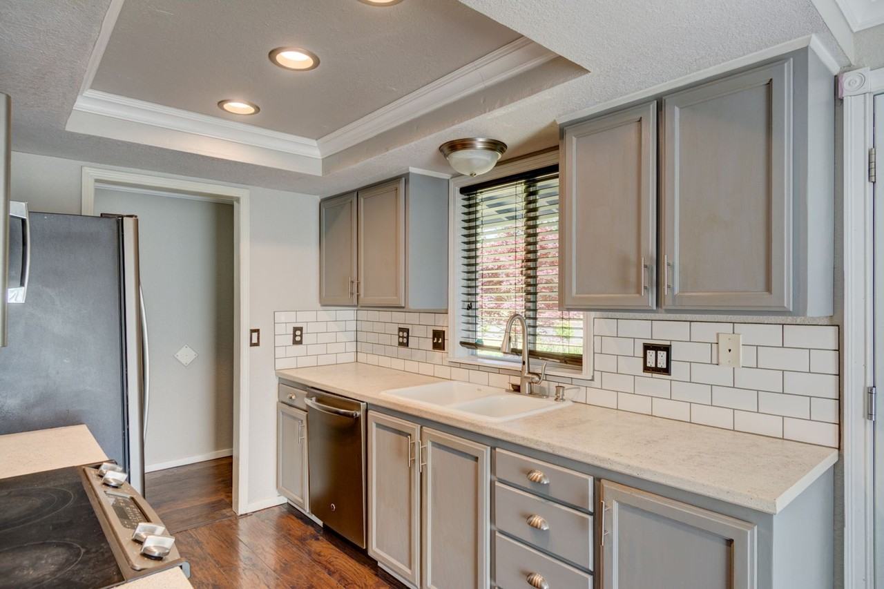 899 Sw 13th Ave - Photo 4 of 36