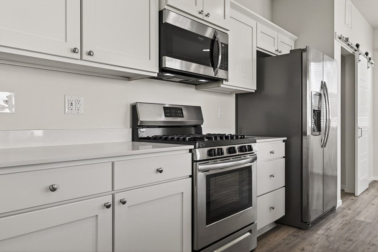 1007 N Viewmont Rd #1 - Photo 3 of 28