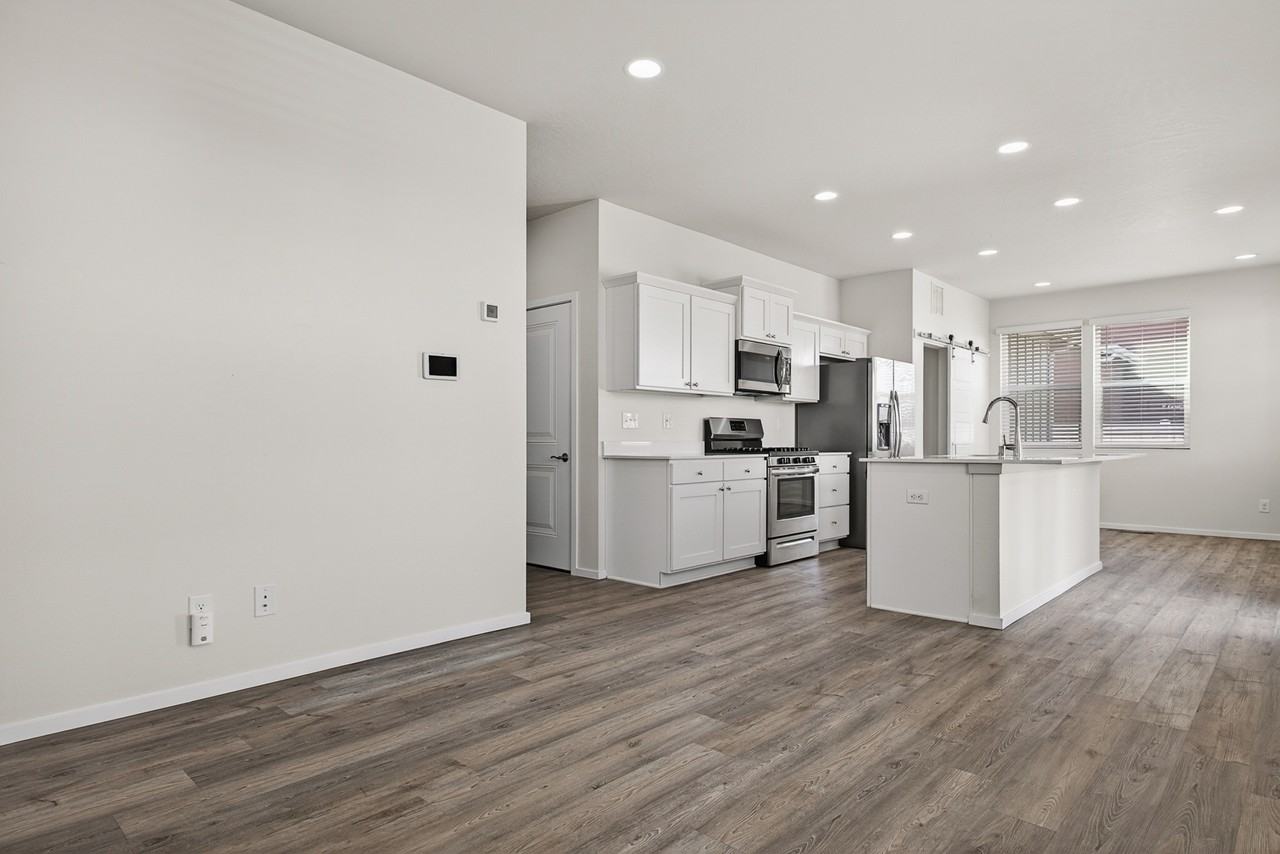 1007 N Viewmont Rd #1 - Photo 4 of 28