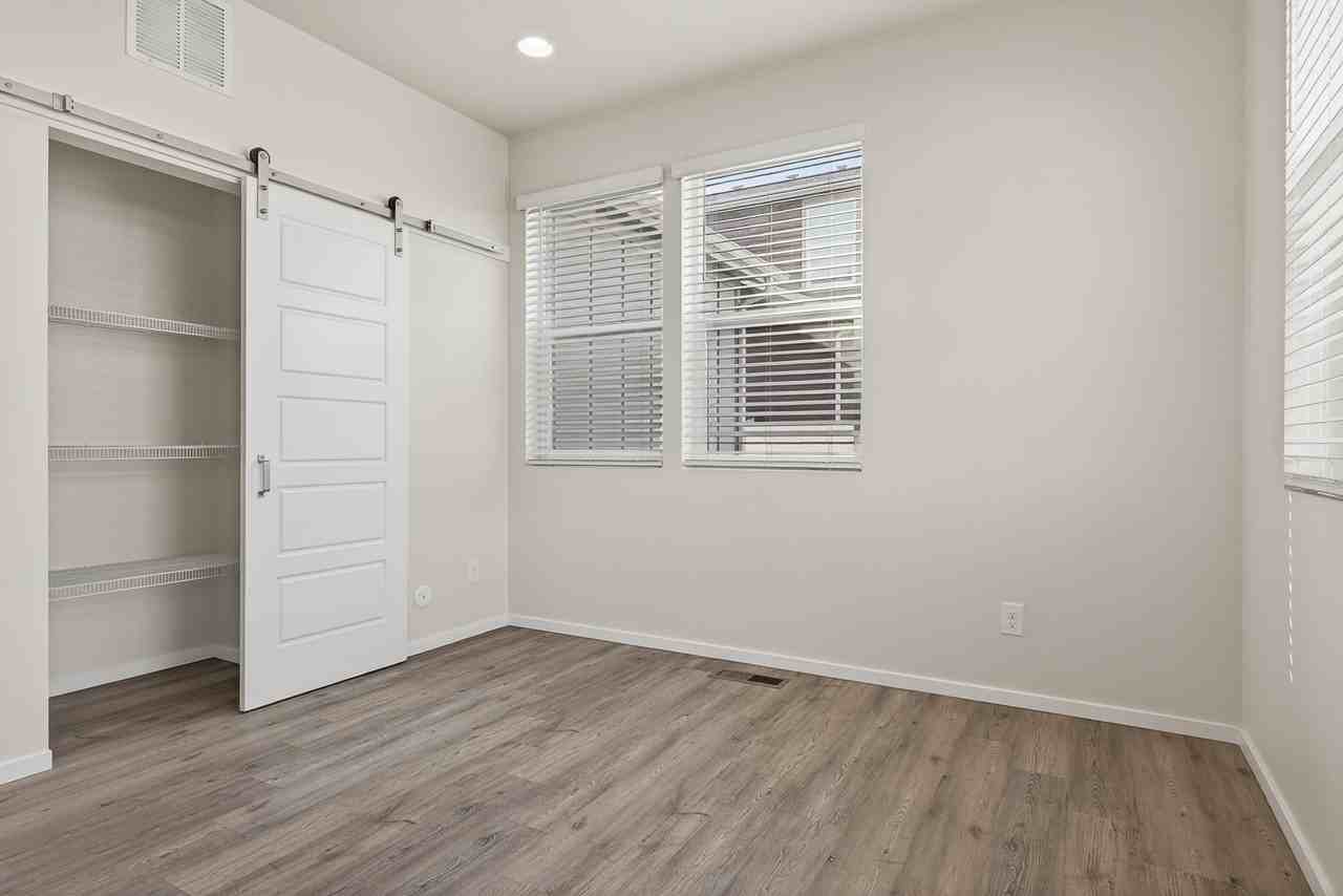 1007 N Viewmont Rd #1 - Photo 6 of 28