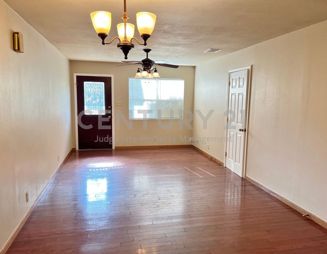 3909 Atlas Dr - Photo 4 of 13