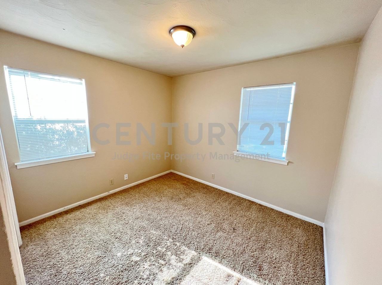 3909 Atlas Dr - Photo 5 of 13