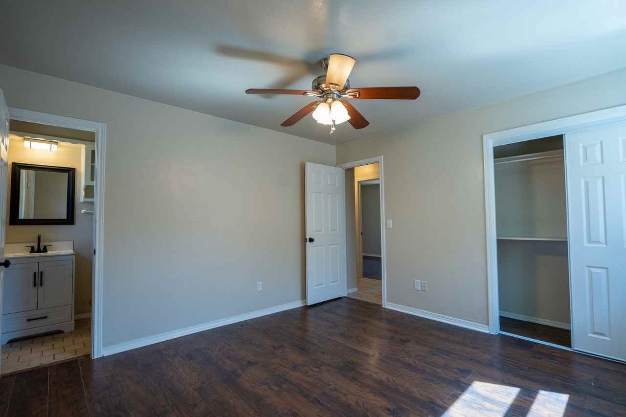 932 Nw 9th St - Photo 4 of 24
