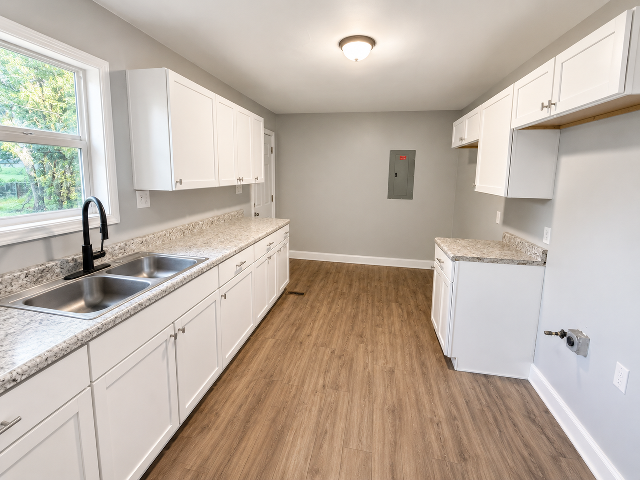 1718 Wilton Dr - Photo 3 of 8
