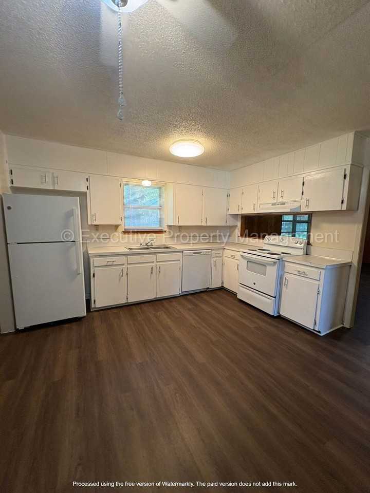 616 Cedar Dr - Photo 5 of 17