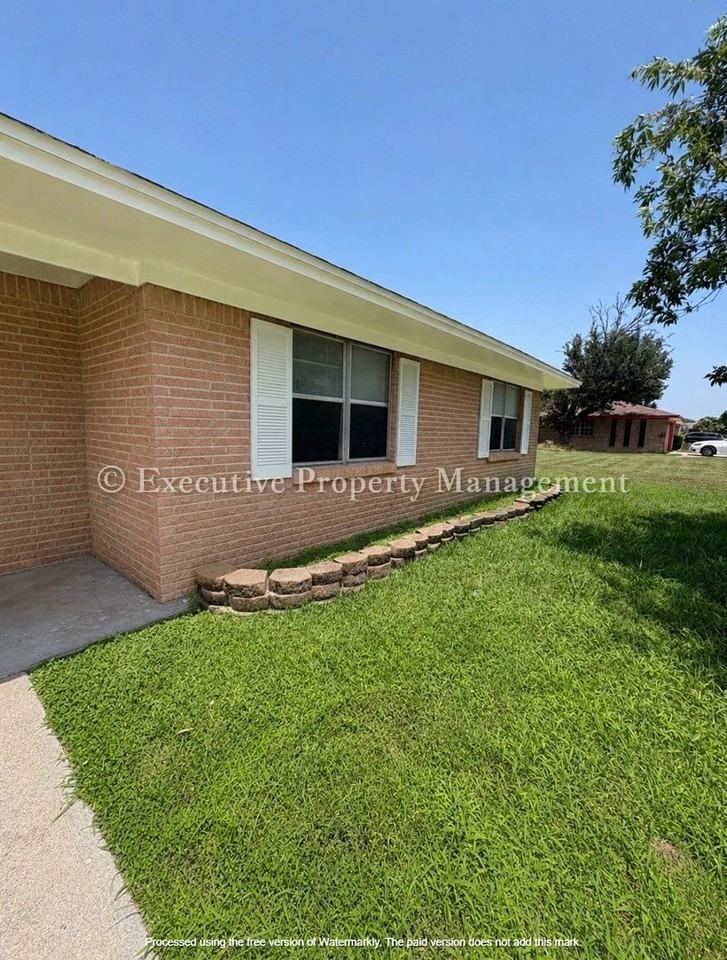 616 Cedar Dr - Photo 2 of 23