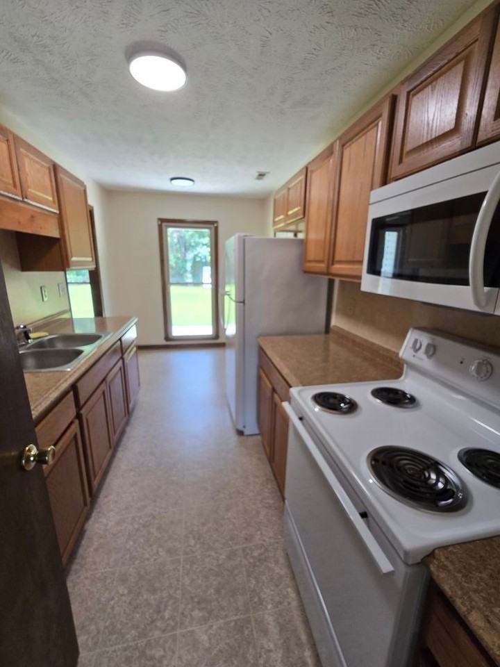 7574 Beverly Dr - Photo 2 of 11