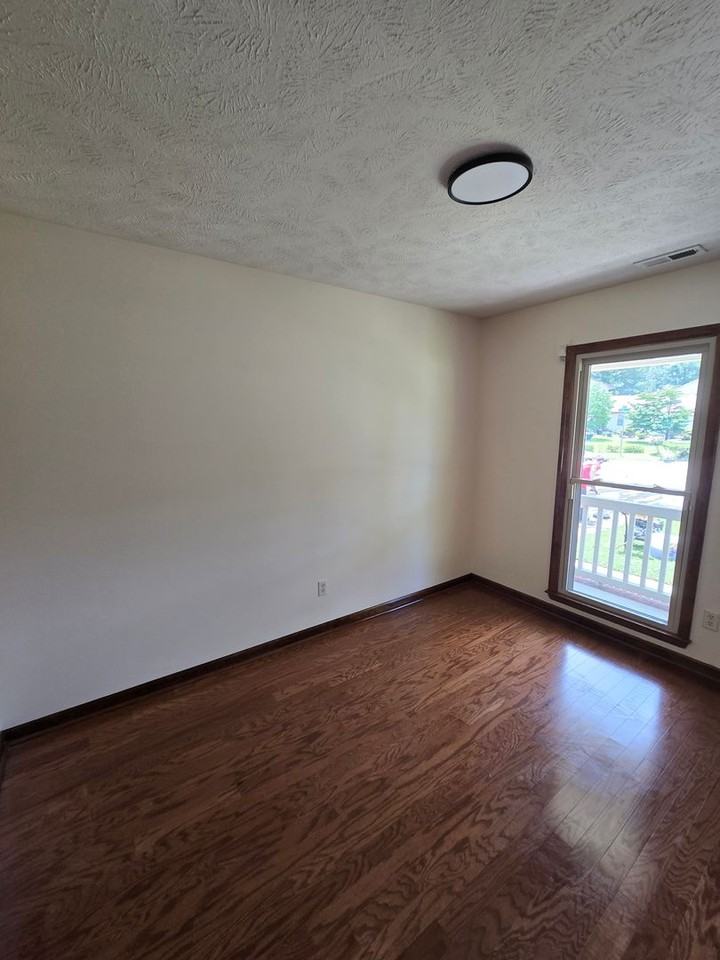7574 Beverly Dr - Photo 3 of 11