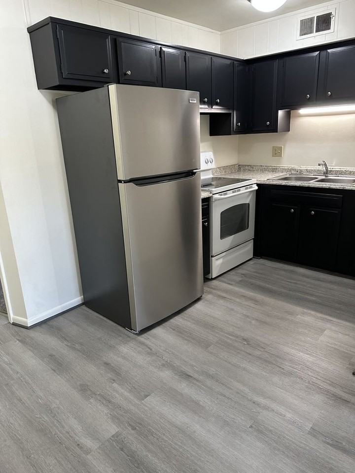 420 Albemarle Ave Sw - Photo 4 of 8