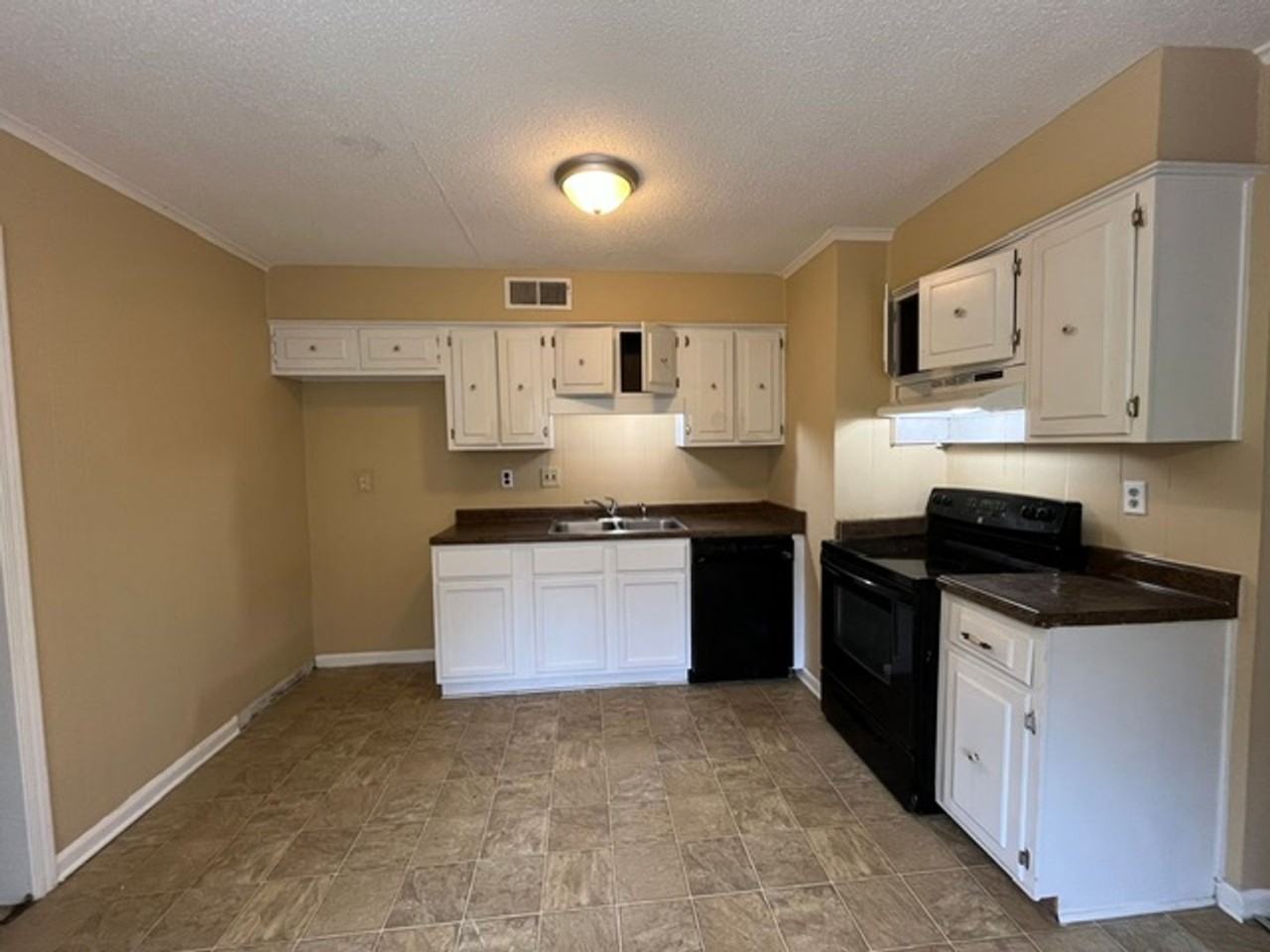 5751 Chapel Hill Dr - Photo 3 of 14