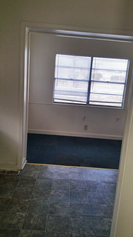 1403 S Van Buren St - Photo 4 of 6
