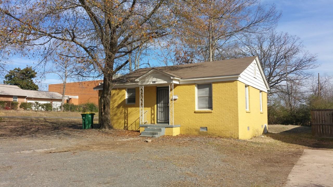 1403 S Van Buren St - Photo 5 of 6