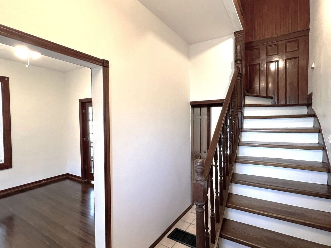 1611 Oak St - Photo 2 of 15