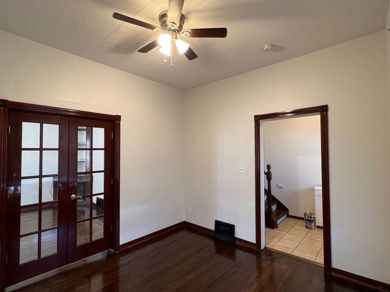 1611 Oak St - Photo 3 of 15