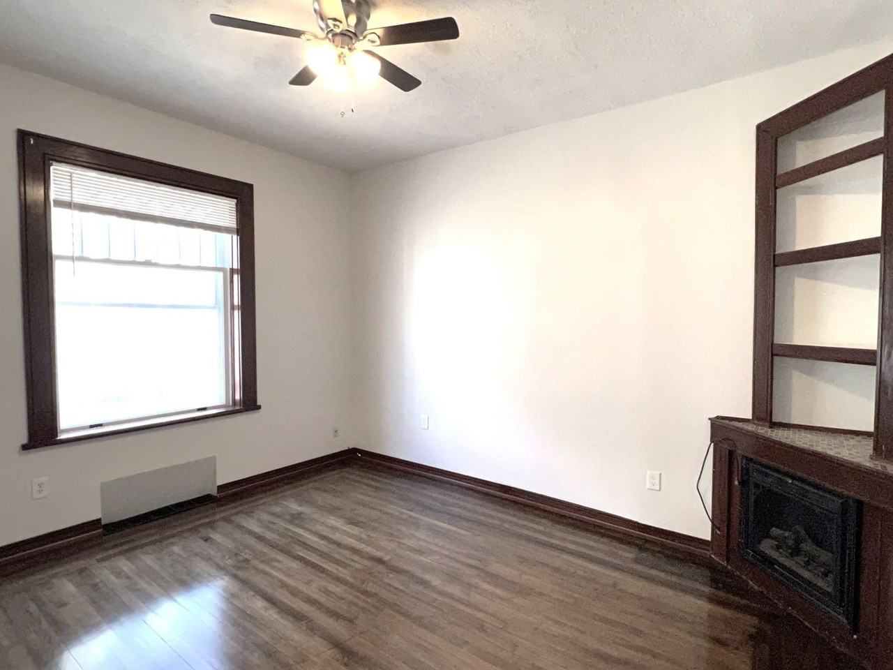 1611 Oak St - Photo 4 of 15