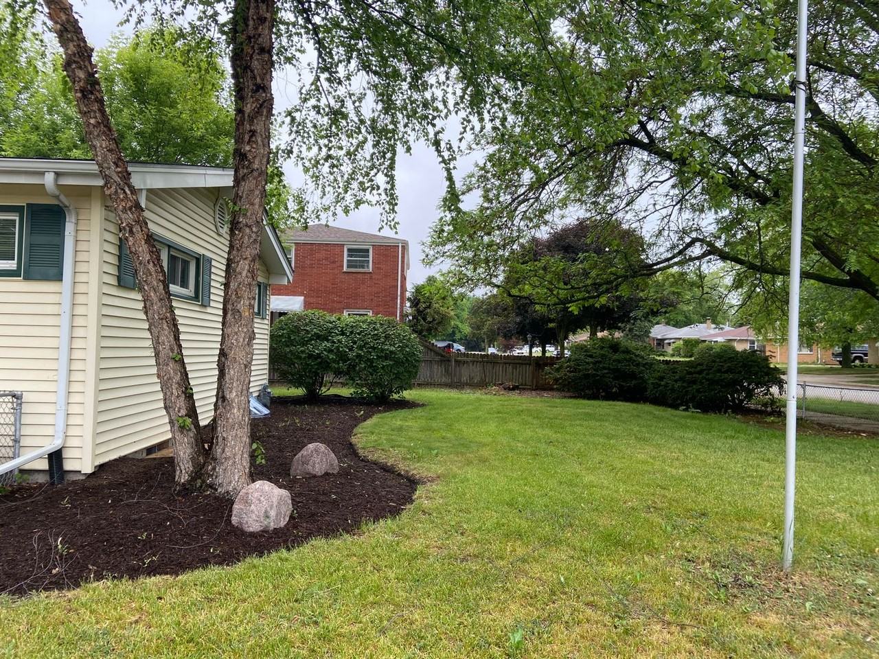 1100 Montesano Ave - Photo 2 of 17