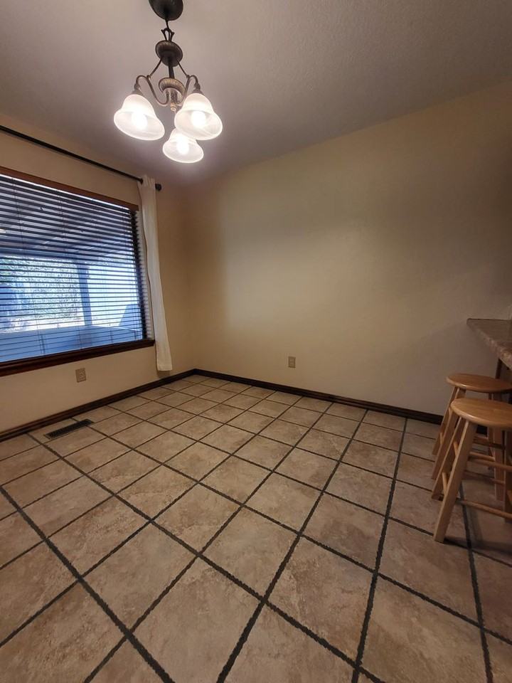 1517 Old Farm Rd - Photo 5 of 17