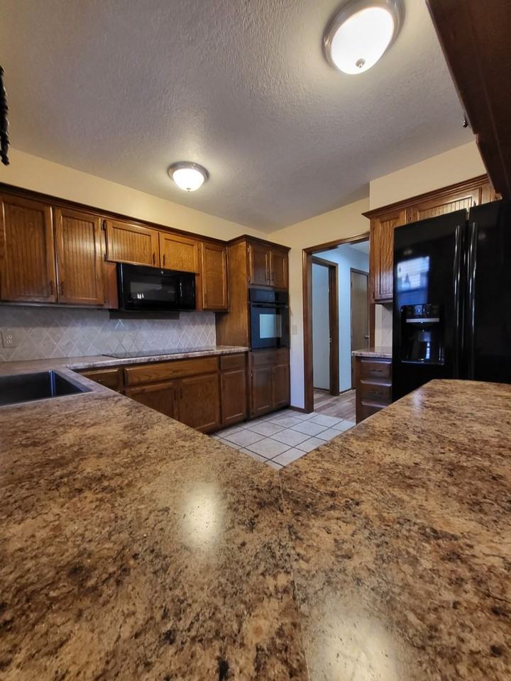 1517 Old Farm Rd - Photo 6 of 17